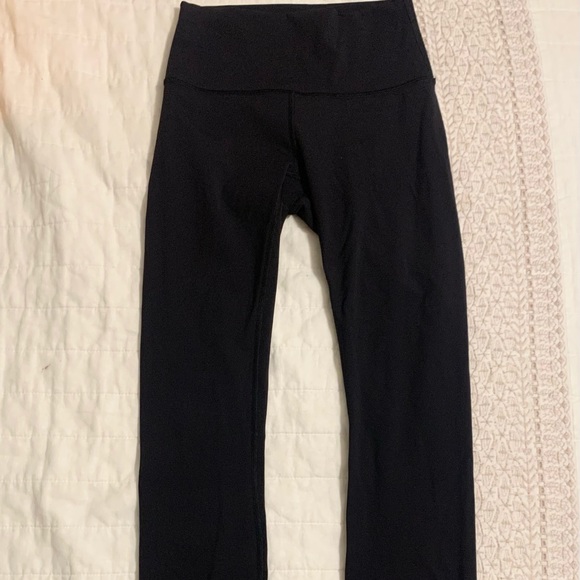 Black lululemon Wunder Under size 4 - Picture 2 of 7